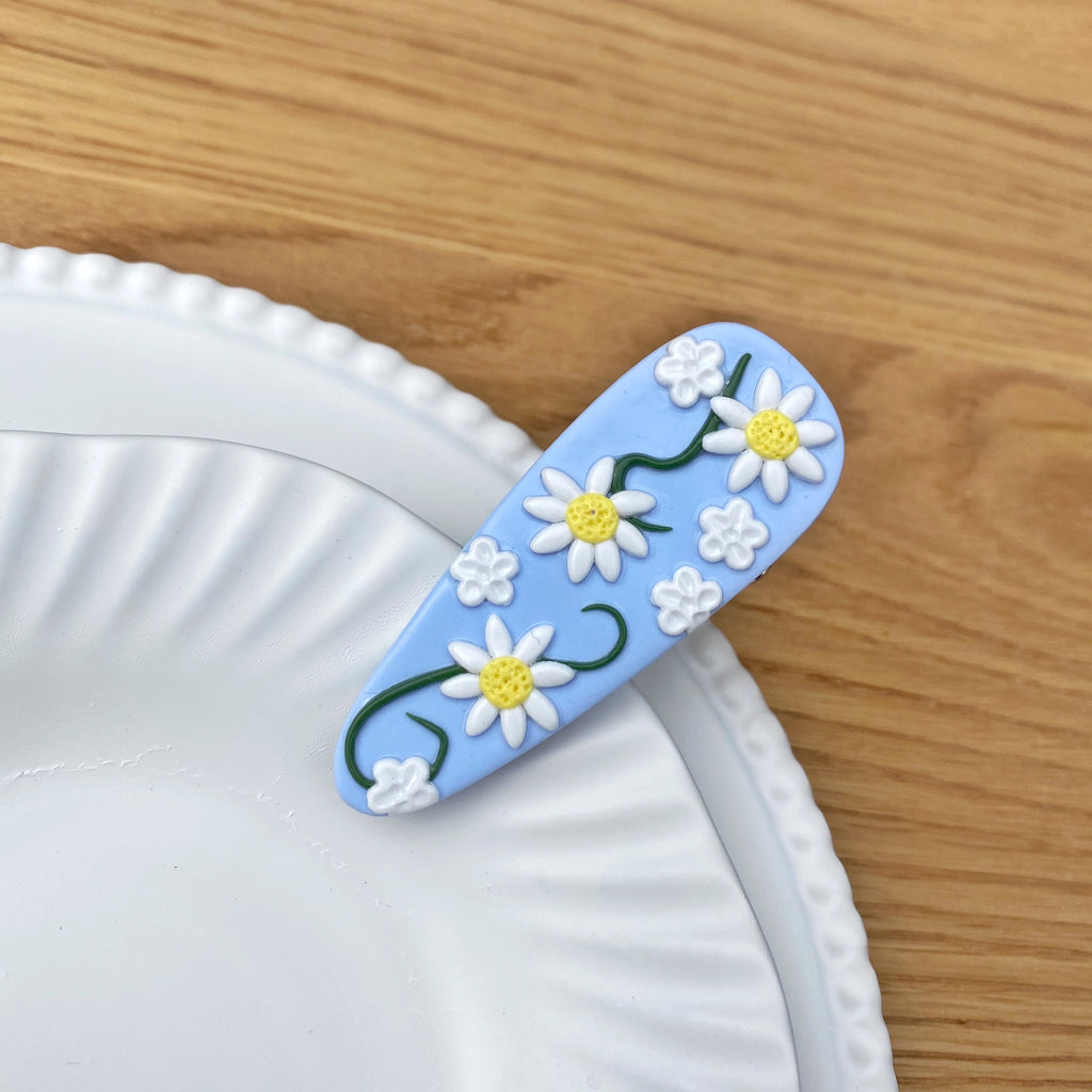 Large daisy hair clip - Light blue