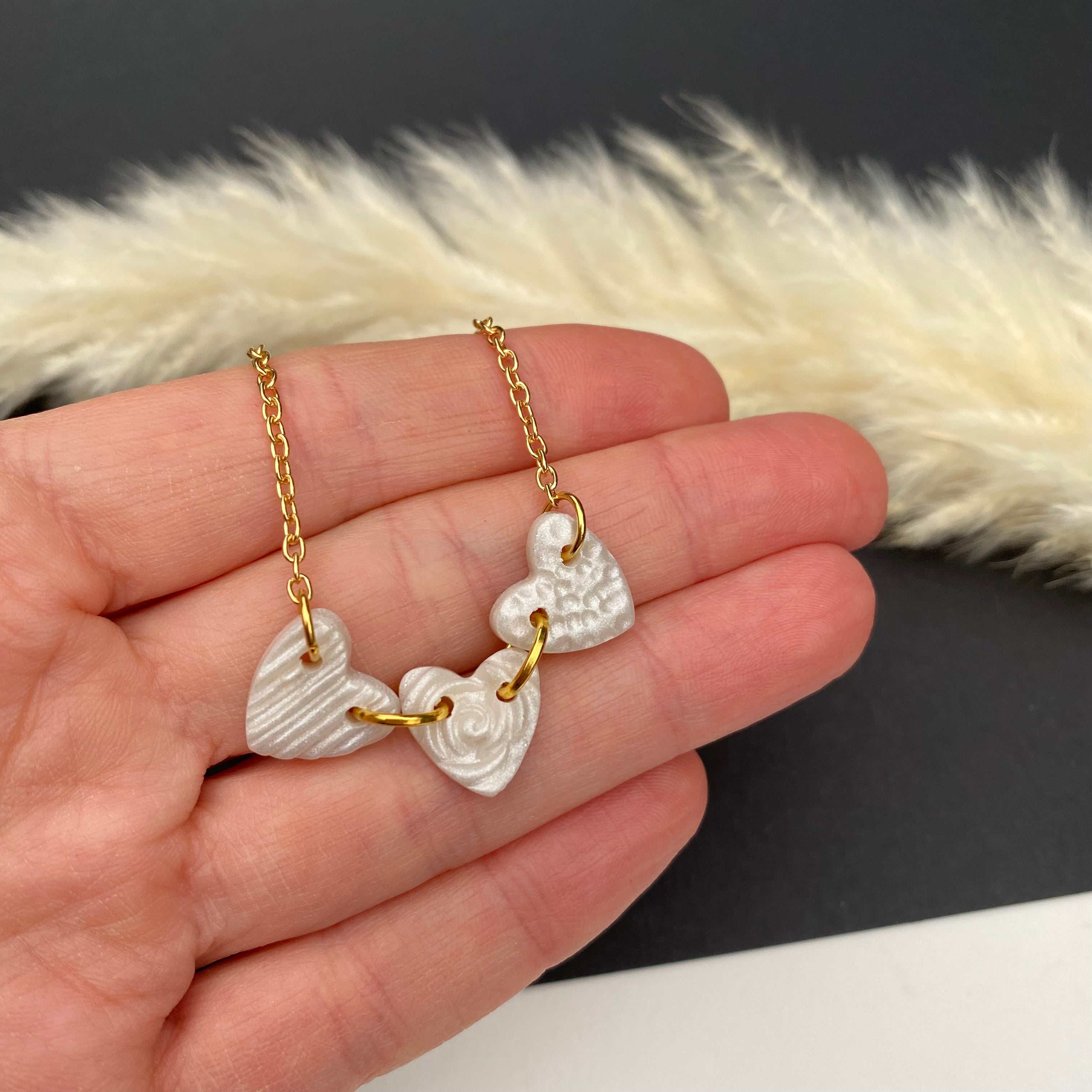 Valentines Day trio heart pendant gold Beauelle